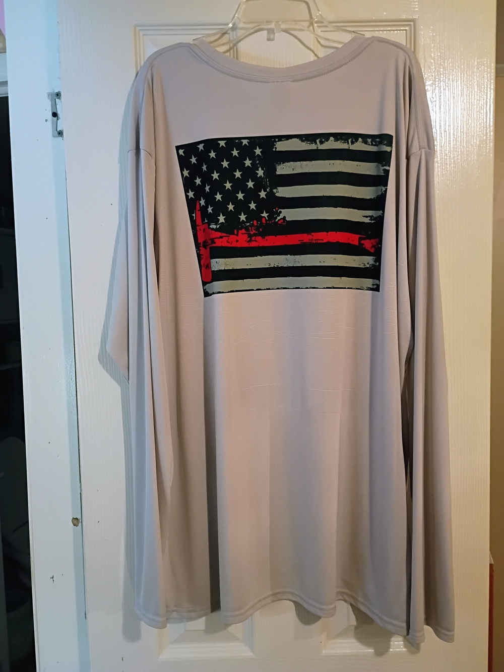 Men's Long-Sleeve Graphic Flag Shirt - Performance SPFLight Gray with Red Accent
